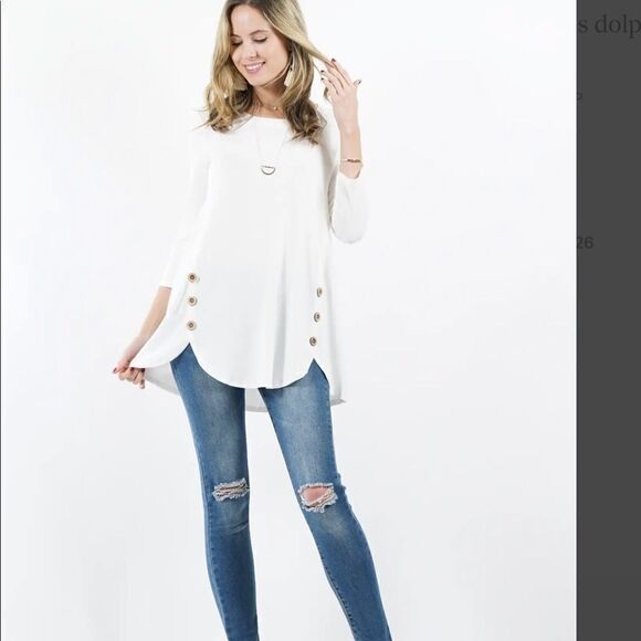 Zenana Outfitters Tops - Zenana premium tunic top. creamy white NWOT